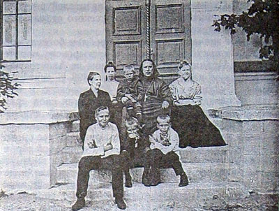 Протоиерей Иоанн Кочуров с семьей