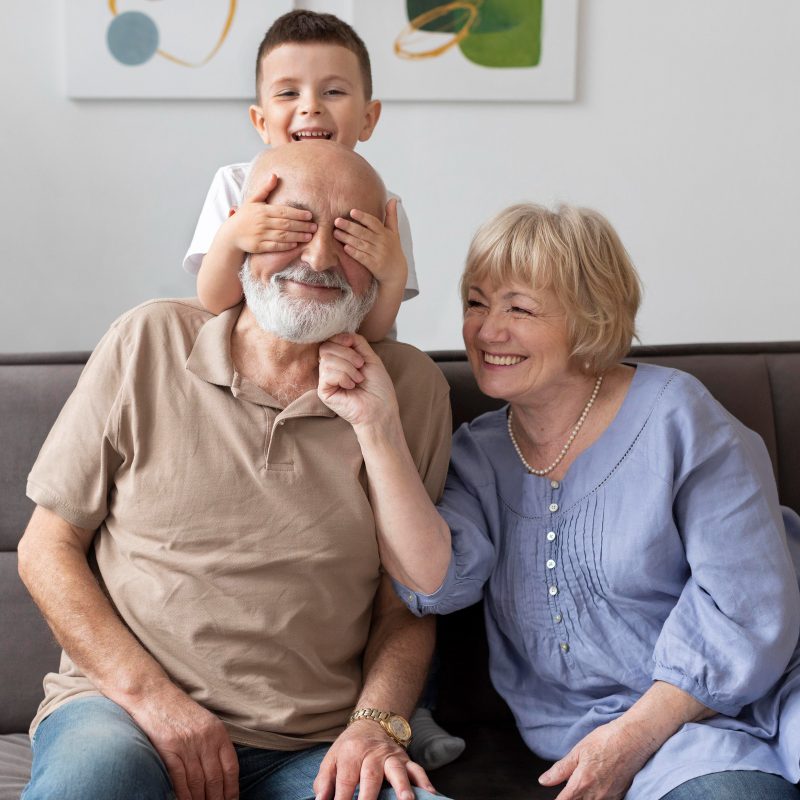 Бабушки и дедушки: их роль в воспитании детей