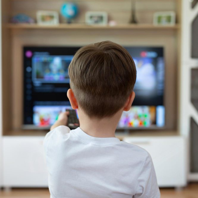 Можно ли детям смотреть телевизор?