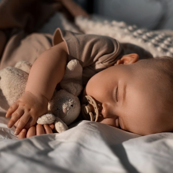 <span class=bg_bpub_book_author>Наталья Фаустова</span> <br>Как уложить грудного ребенка спать:  5 советов молодым родителям