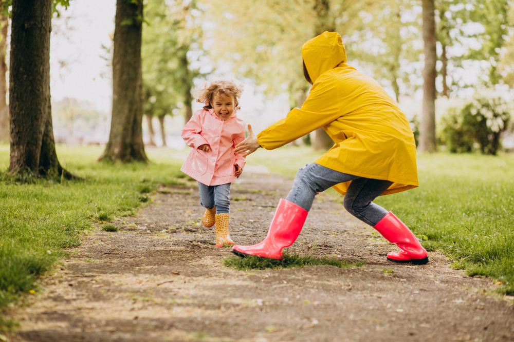 Что разрешать ребенку на прогулке? 7 способов гулять с ребенком