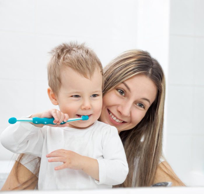 Уход за детскими зубами: правила для мамы, развлечение для ребенка