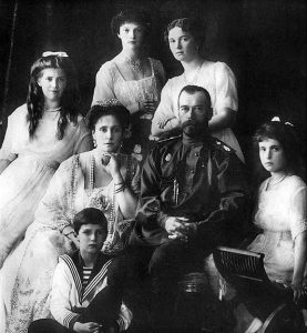 Russian Imperial family 1913 a - Как и чему учили детей на Руси 300 лет назад