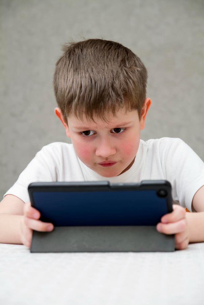 Как узнать, чем ребенок занимается в соцсетях?