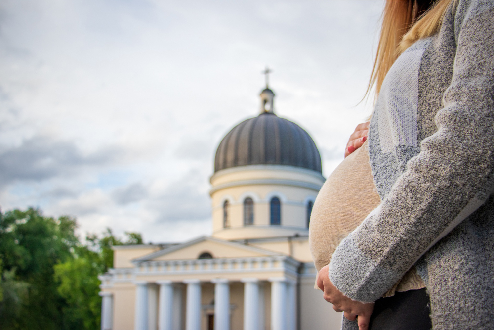 Можно ли беременным ходить в церковь?