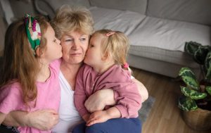Бабушка с внучками