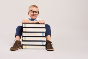 Мальчик с книгами