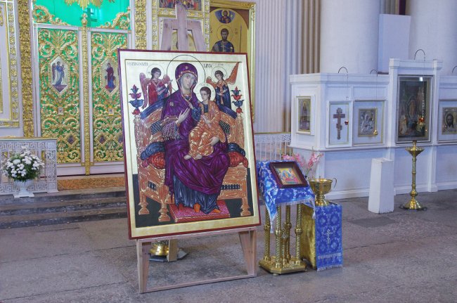 Освящается икона сия...