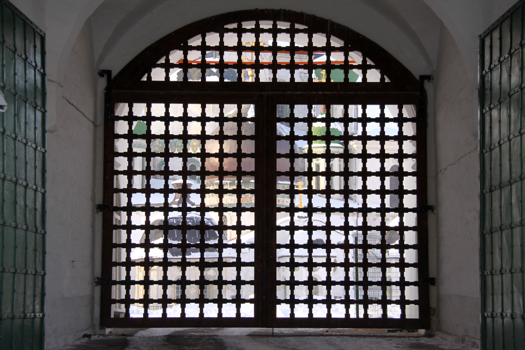 Монастырские врата
