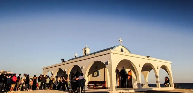 Верующие киприоты собирают подписи за отставку предстоятеля Кипрской Православной Церкви