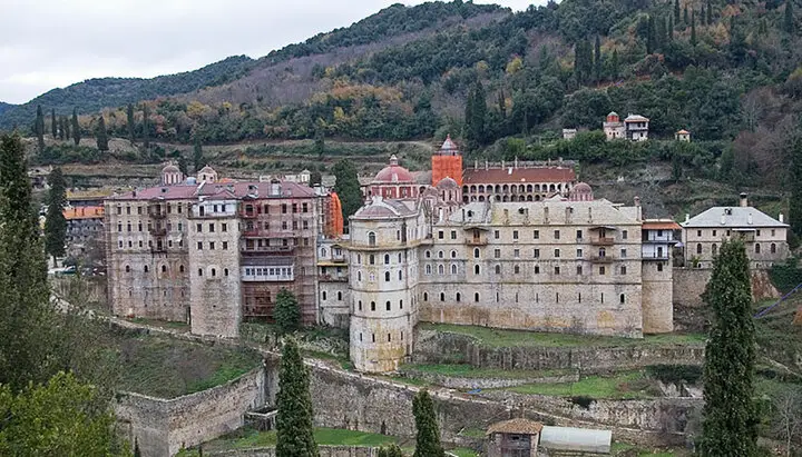 На Святой Горе Афоне отреставрируют храмы и здания 12 монастырей