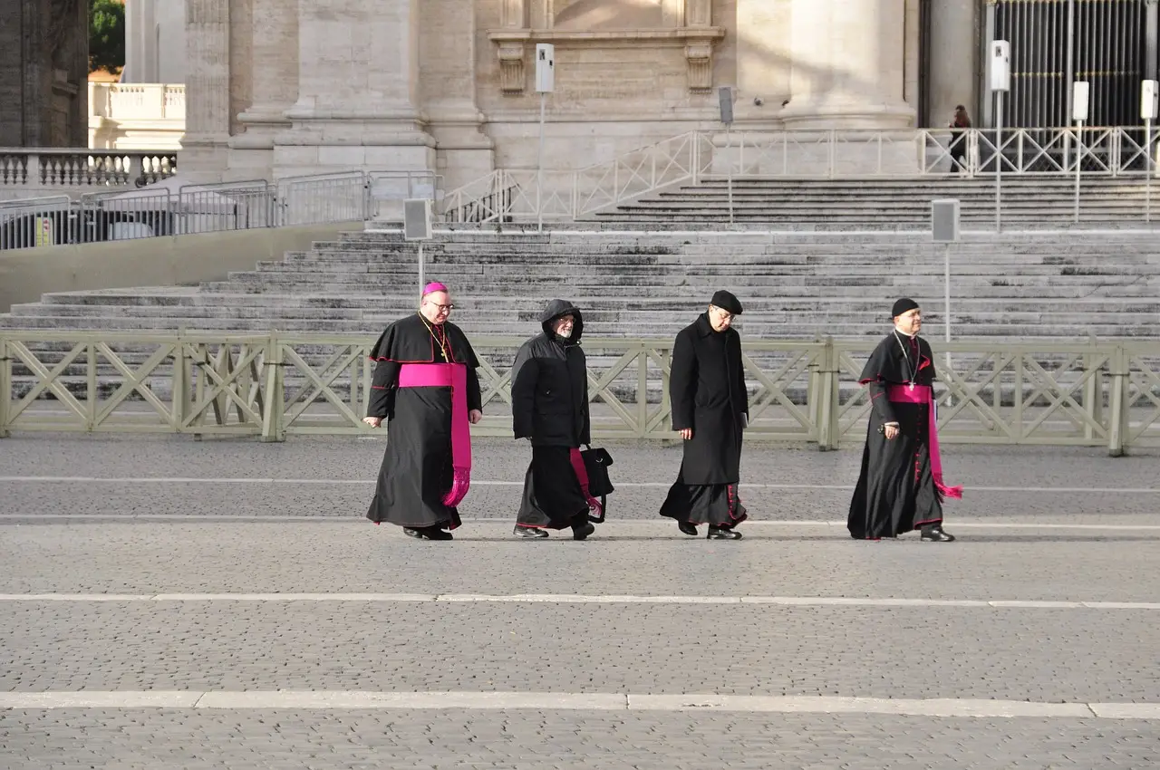 Католический кардинал Берк призвал к отставке епископов, если они не дистанцируются от «Синодального пути», созданного для обсуждения вопросов власти, сексуальной морали, священства и роли женщин