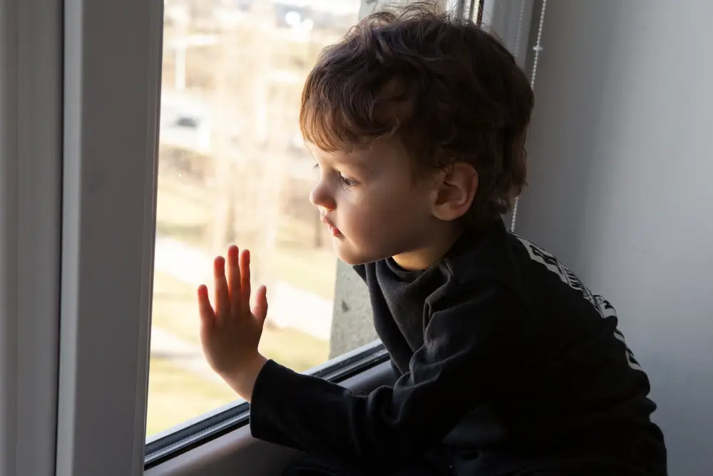 В России стали реже усыновлять детей и чаще возвращать их в детские дома