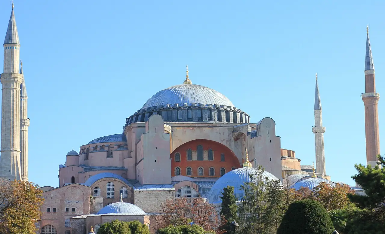 Власти Турции сделали провокационные заявления в связи с отношением греков к собору Святой Софии