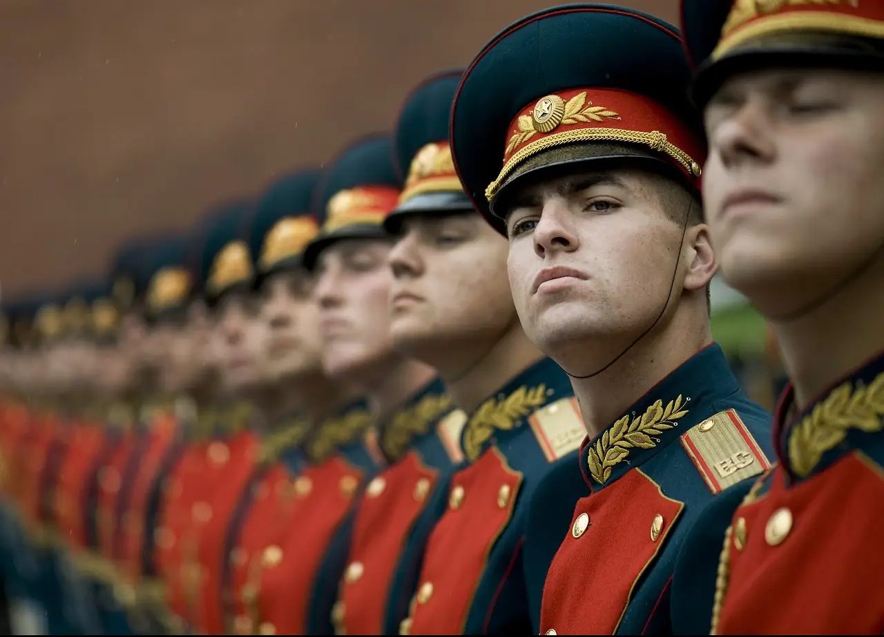 Профессия военного является самой уважаемой в России, считает патриарх Кирилл