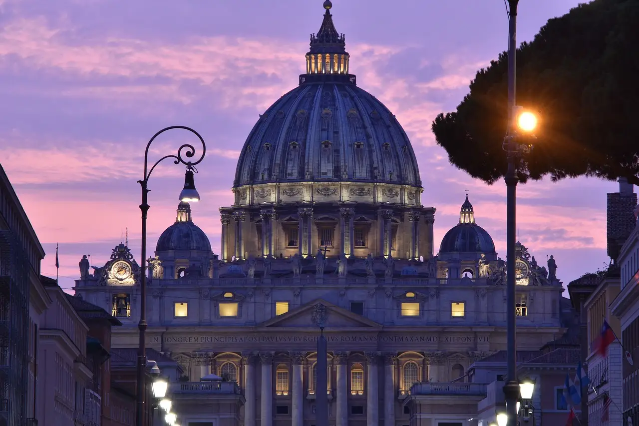 В Ватикане считают, что семьи ЛГБТКИАП+ должны находиться под покровительством церкви