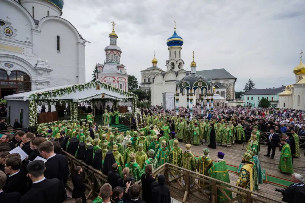 Патриарх Кирилл прибыл в Троице-Сергиеву лавру на торжества, посвященные 600-летию обретения мощей преподобного Сергия Радонежского
