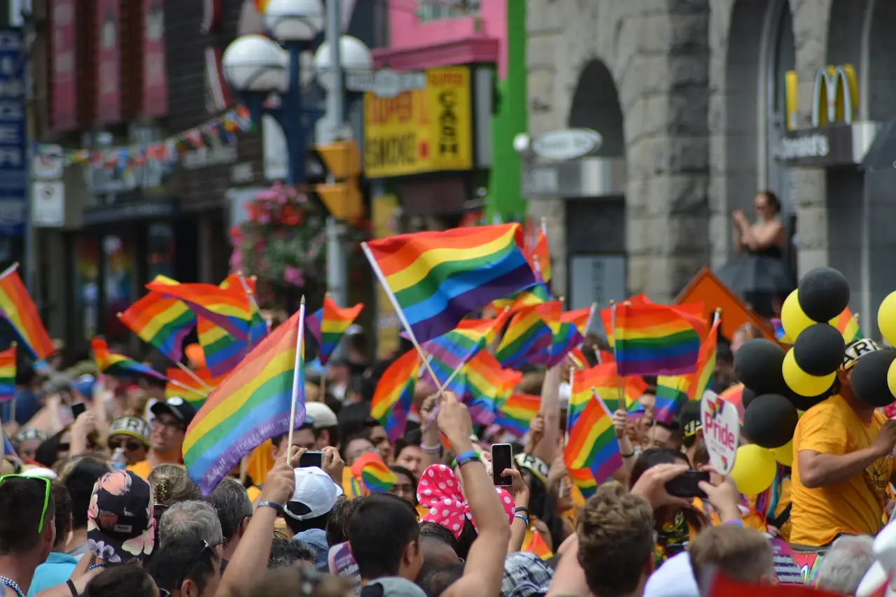 Иерарх Сербской Церкви призвал верующих выступить против гей-парада в Белграде