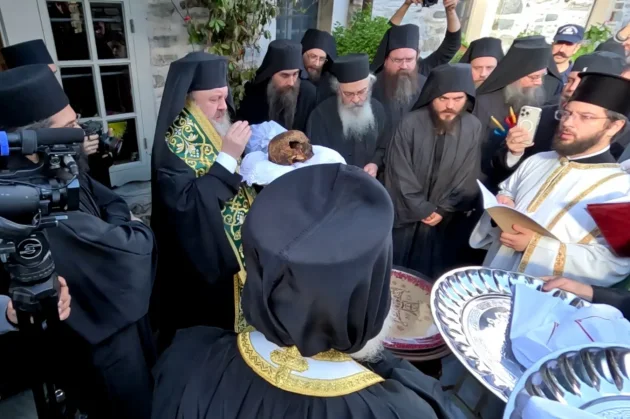 На Афоне обрели мощи старца Дионисия (Игната), которого Румынская Православная Церковь причислит к лику святых