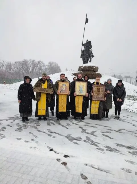 Вокруг Киева состоялся Всеукраинский крестный ход с мощами святых воинов