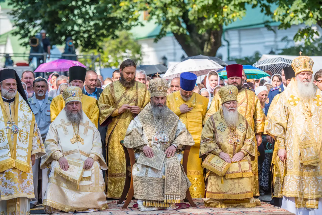 Алексей Арестович: Украинскую Православную Церковь не следует ломать об колено