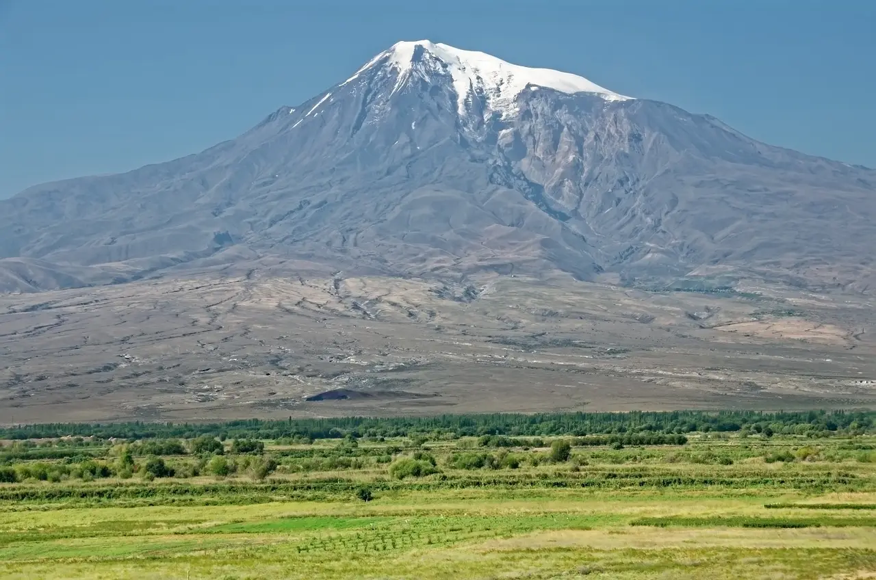 Турецкие исследователи будут работать на горе Арарат, где, как они считают, находится Ноев ковчег