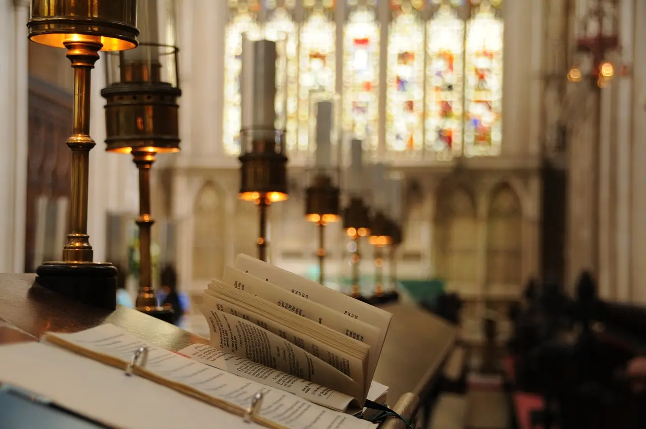 Англикане переписали старинный рождественский хорал — в тексте появились слова о том, что Бог утешит геев