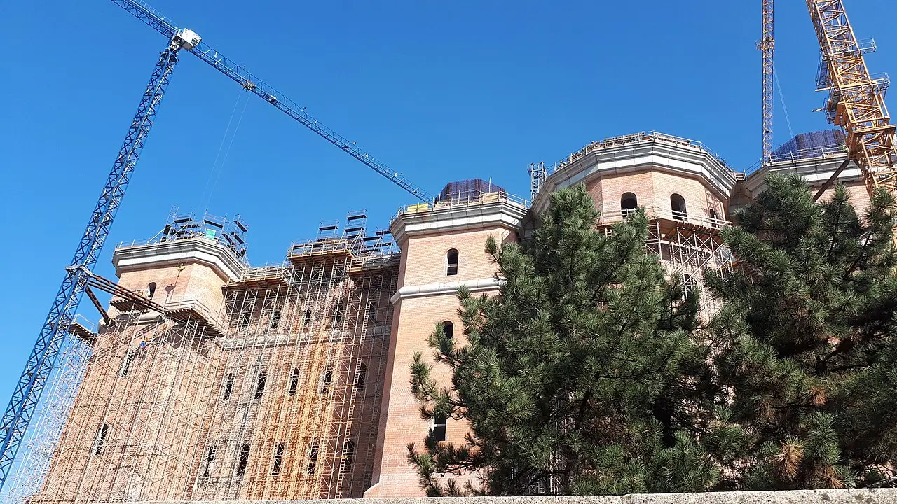 В Румынии возводят самый большой в мире православный собор