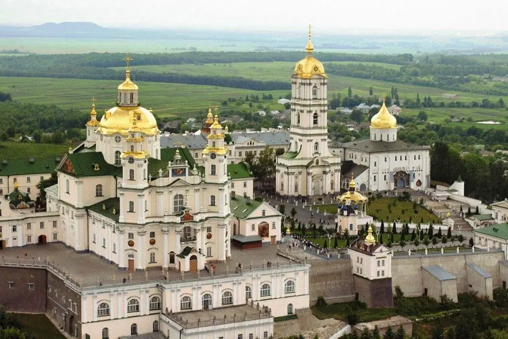 В Украине появилась петиция с требованием расторгнуть договор аренды комплекса сооружений Почаевской лавры с УПЦ