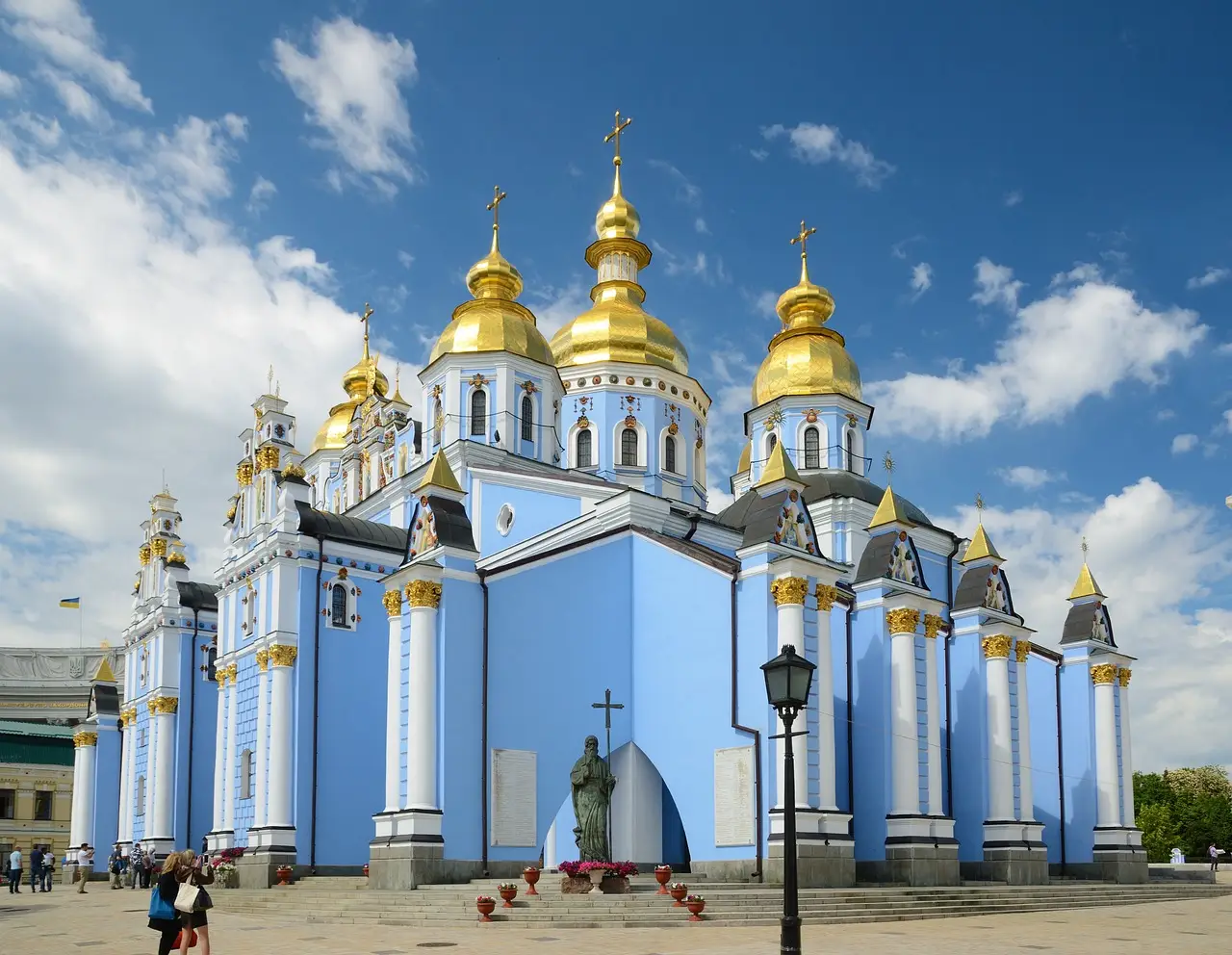 Во время визита в Киев Байден посетил Михайловский собор ПЦУ