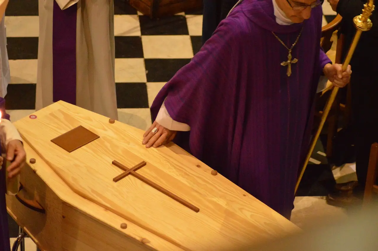 Англиканская церковь изучает «зеленые альтернативы» традиционному погребению в земле
