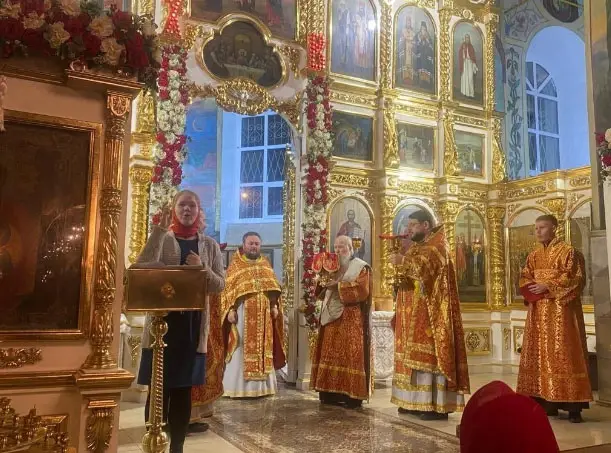 На Пасху совершена первая в истории Омской епархии Литургия с сурдопереводом