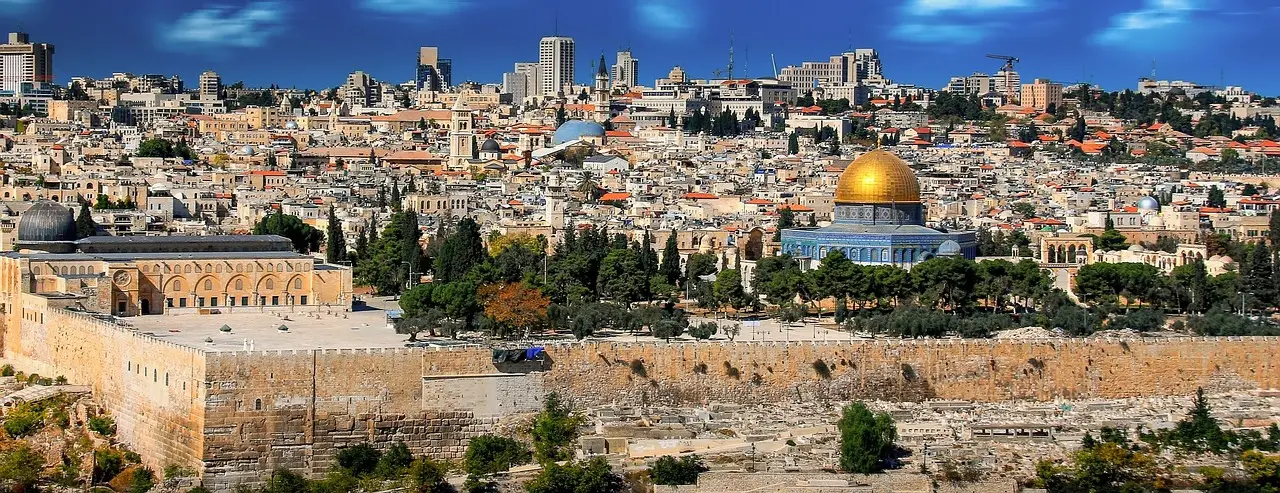 В Иерусалиме православные, католики и иудеи одновременно отметили свои важнейшие праздники