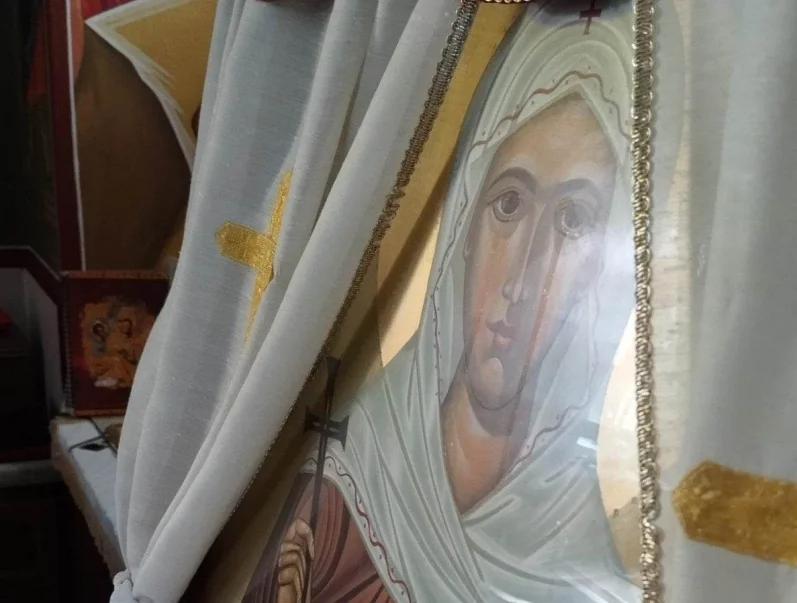 На греческом острове Лесбос плачут иконы свв. Параскевы и Ефрема Нового