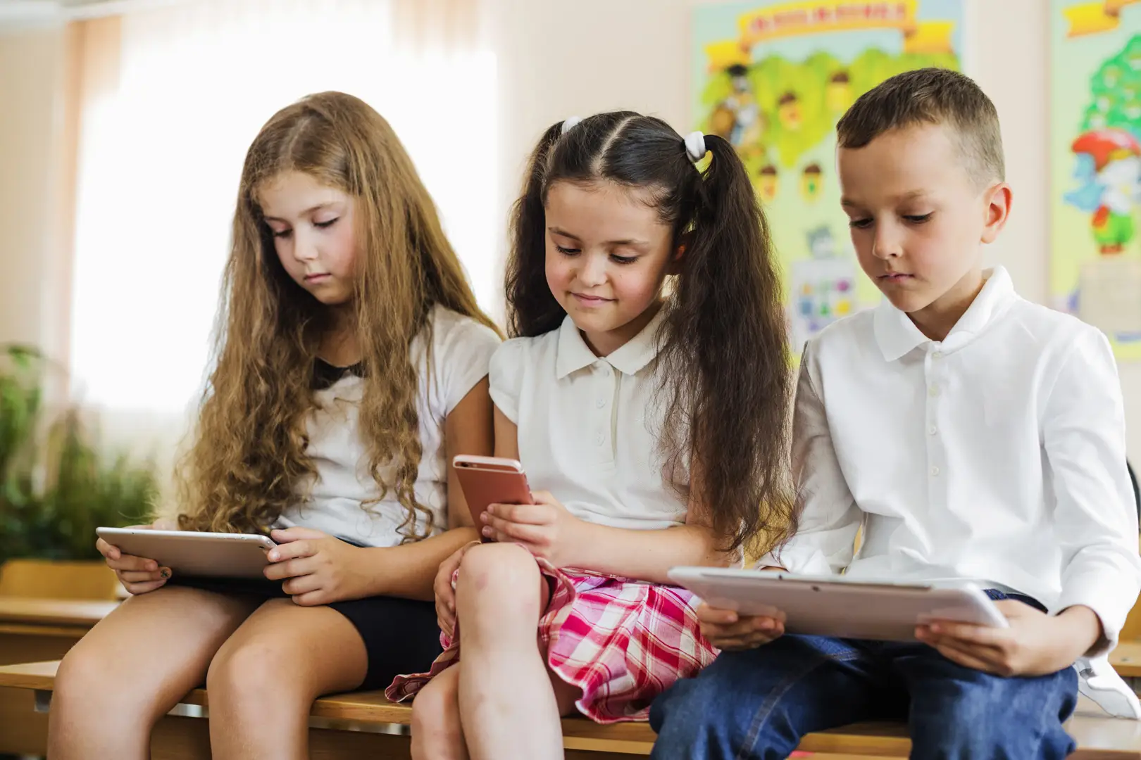 В Нидерландах с 1 января 2024 года запретят использование телефонов в школе