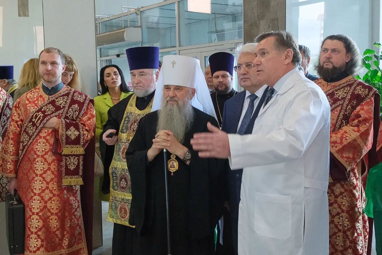 Митрополит Варсонофий в Санкт-Петербурге освятил храм при больнице святого Георгия