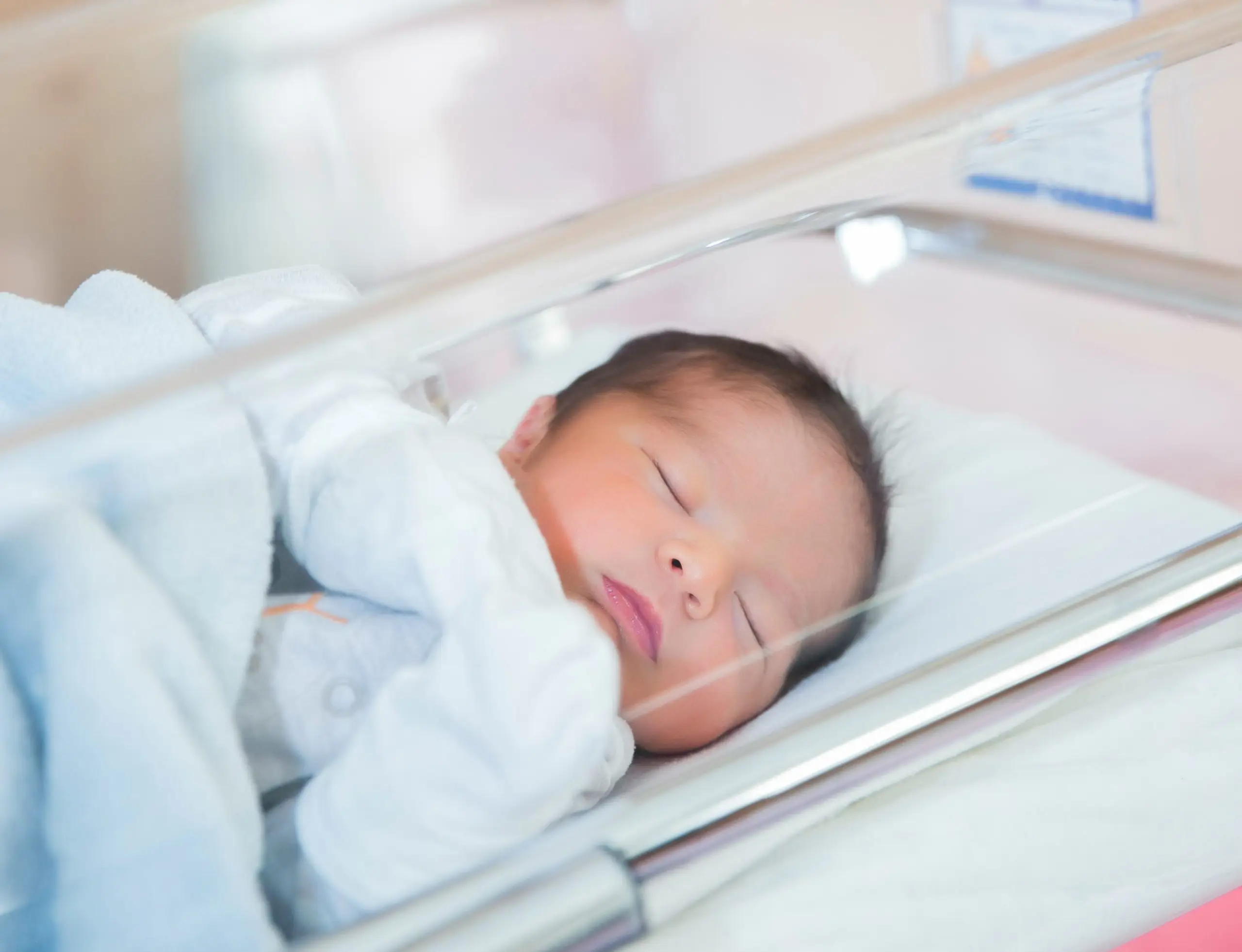 Минздрав: число отказов от новорожденных за десять лет снизилось в 4,5 раза