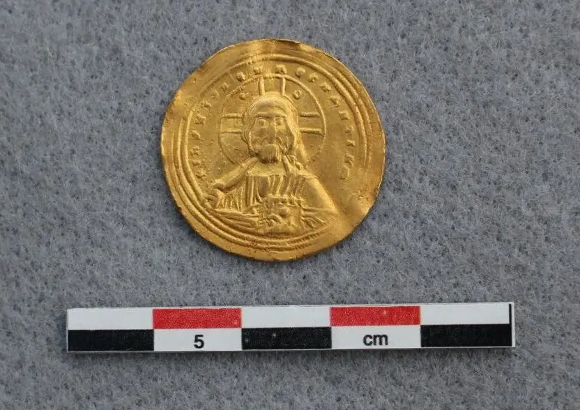 Византийская золотая монета с ликом Иисуса Христа найдена в Норвегии