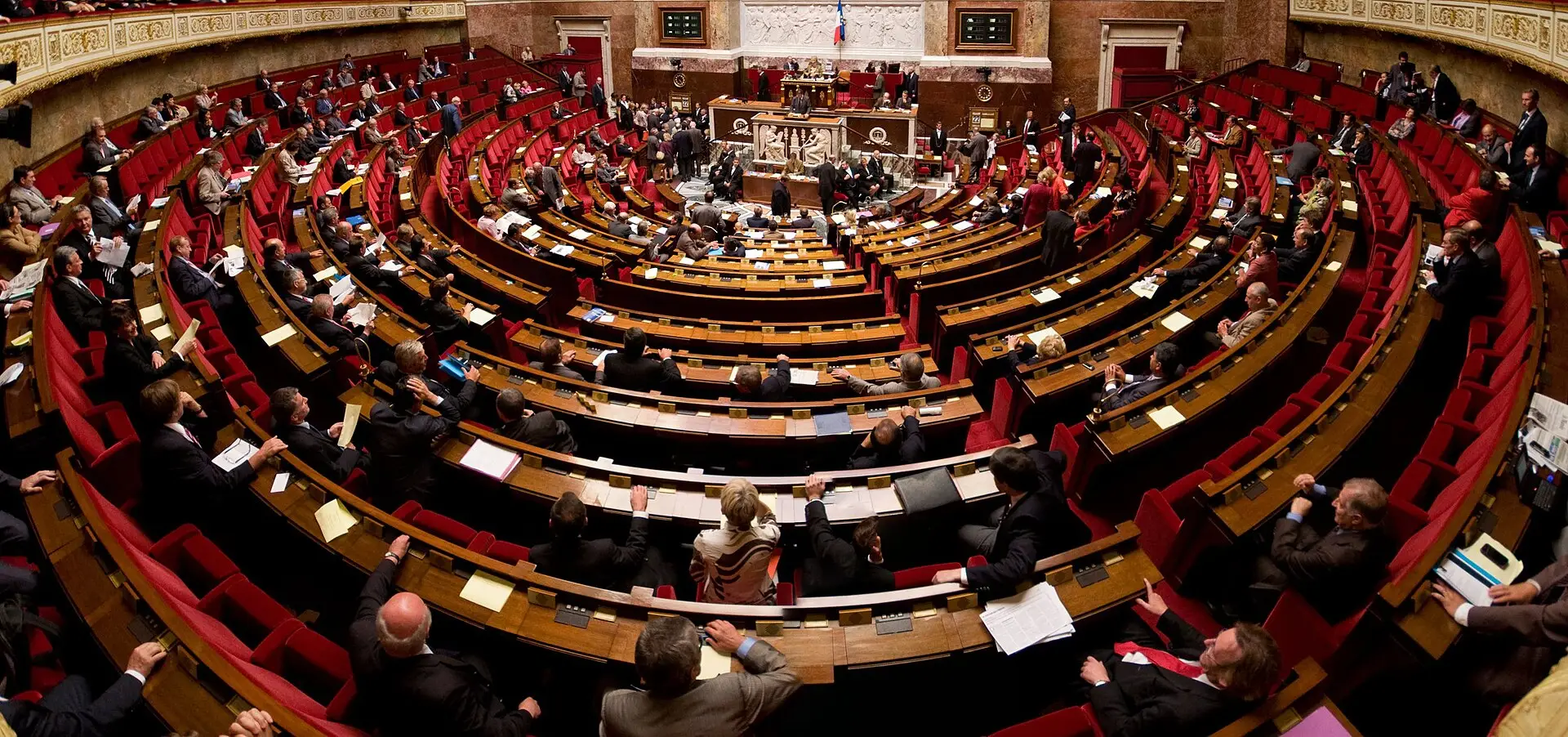 Франция первой в мире внесла право на аборт в Конституцию страны