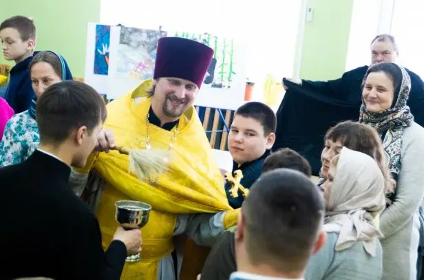 В Хабаровске состоялась первая Божественная литургия в Центре для людей с ментальными расстройствами