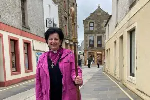 Епископ Энн Дайер