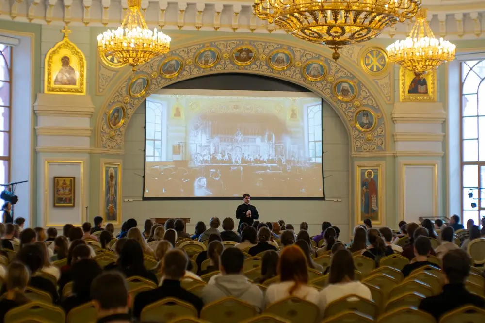 Больше 300 школьников посоревновались в финале юбилейной олимпиады ПСТГУ «Аксиос»