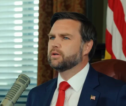 Вэнс: В Америке больше не нужно извиняться за белую принадлежность