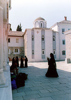 Монастырский двор