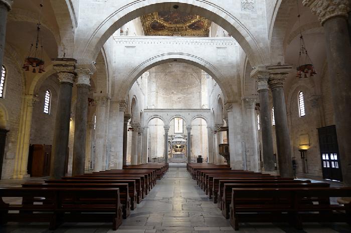 Файл:В верхнем храме базилики святителя Николая 03.jpg