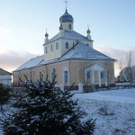 Вид храма зимой