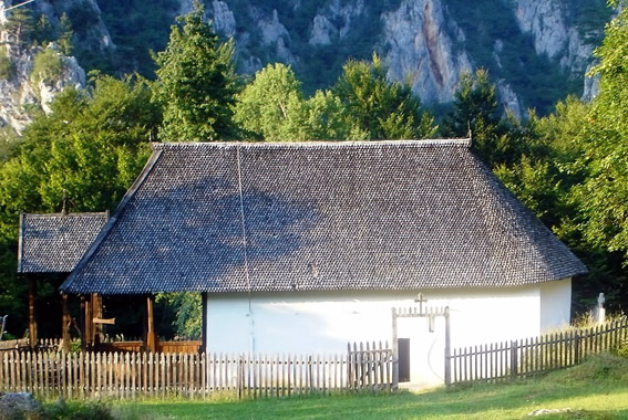 Файл:Мужской монастырь Подврх.jpg