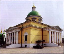 Величественный Троицкий собор возведен по проекту знаменитого архитектора О.И. Бове в стиле классицизма