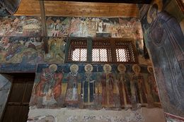 Стенописи интерьера церкви Св Стефана в Несебыре.Часть южной стены с Ктиторской надписью над входом