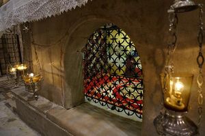 В крипте базилики святителя Николая (3).jpg